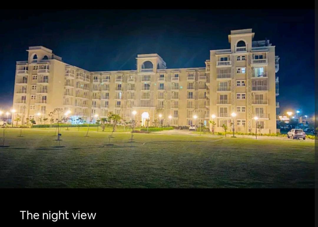 Ac Beautiful And Luxurious Omaxe Krishna Bankey Bihari Ji By Shishamare Apartment *