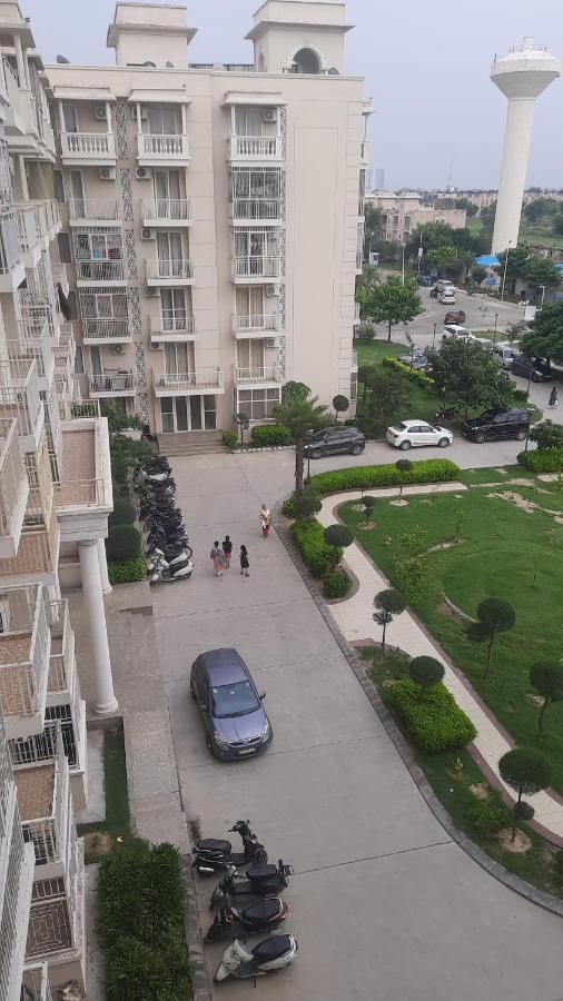 Apartment Ac Beautiful And Luxurious Omaxe Krishna Bankey Bihari Ji By Shishamare *